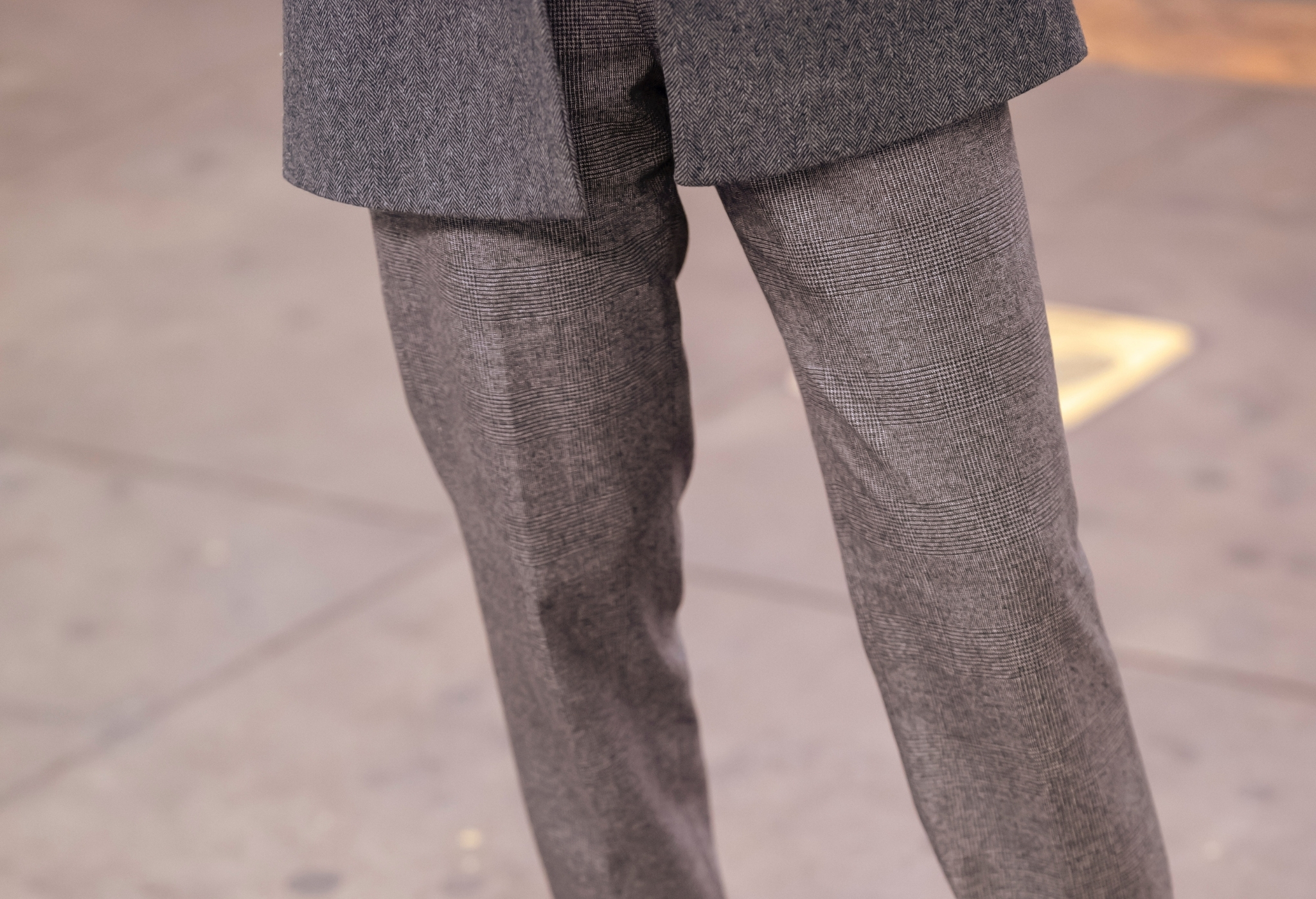 法兰绒裤子作为男士秋天衣服的一部分