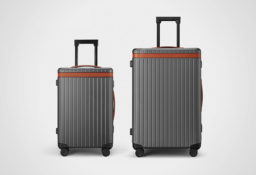 旅行装箱单上应该有两种尺寸的行李箱